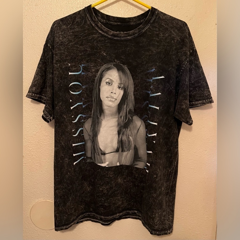 FRCHS Aaliyah Miss you Graphic Top Shirt Unisex Medium